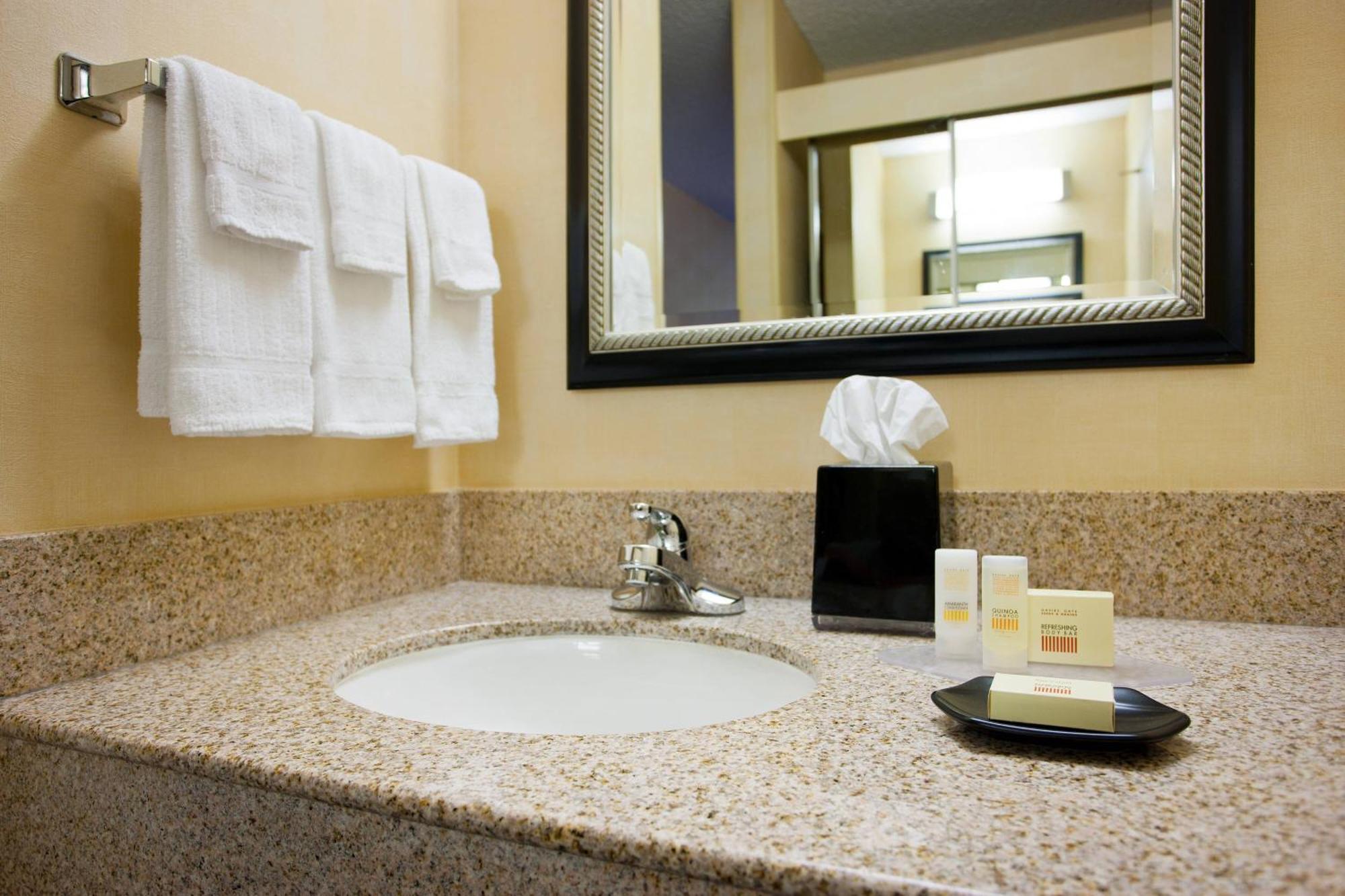 Courtyard Sacramento Airport Natomas Hotell Exteriör bild