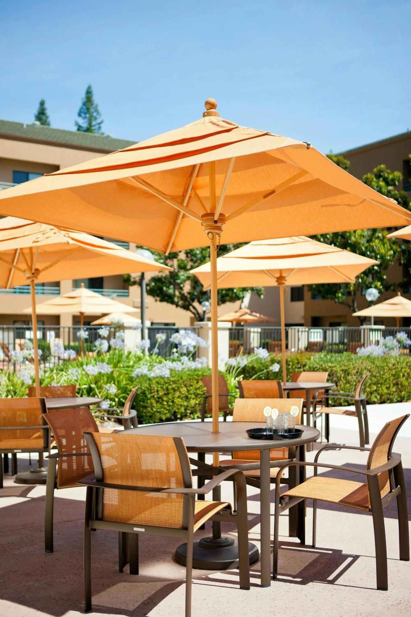 Courtyard Sacramento Airport Natomas Hotell Exteriör bild