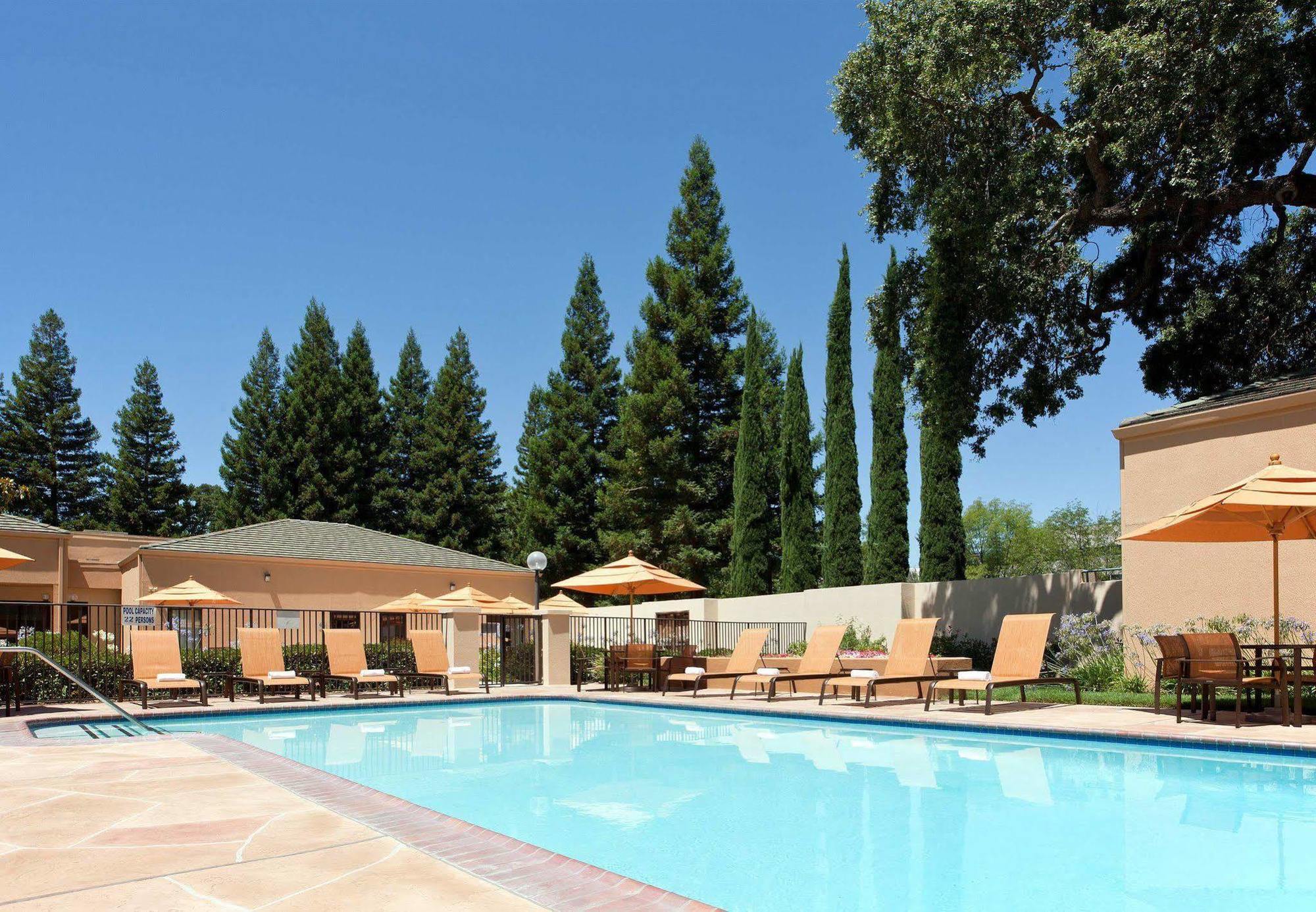 Courtyard Sacramento Airport Natomas Hotell Exteriör bild
